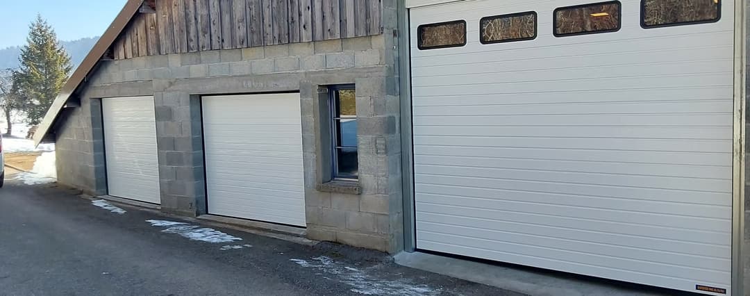 Portes de garage sectionnelle ,fenêtres et toiture