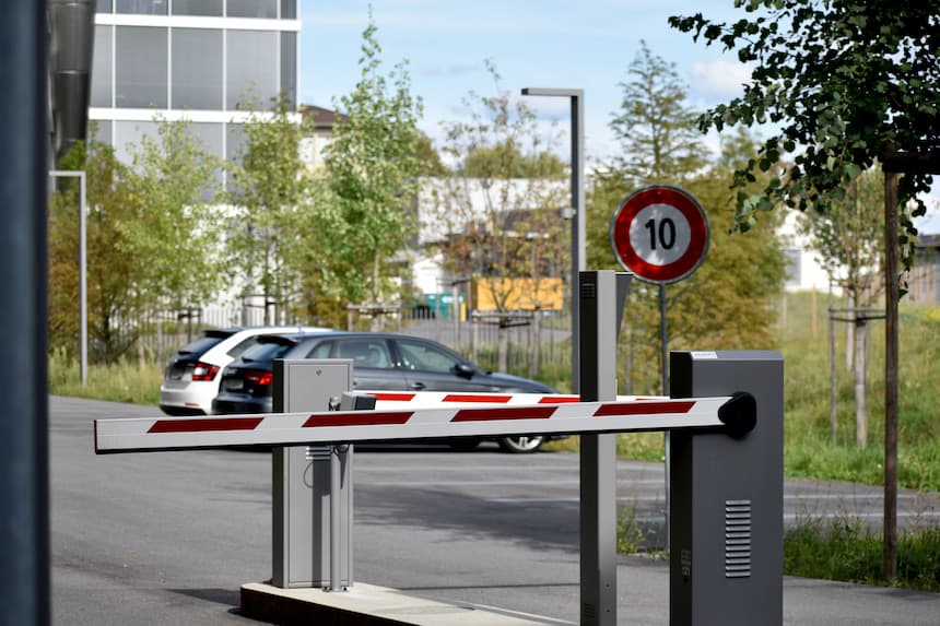 Installation barrière automatique pour professionnels et collectivités