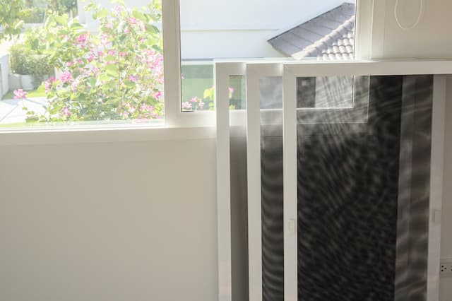 Image représentant Installation de moustiquaires pour fenêtres et portes